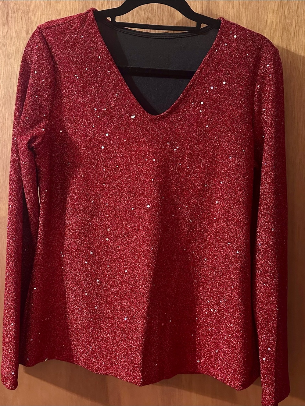 Women’s Red V-Neck Glitter Long-Sleeve Top